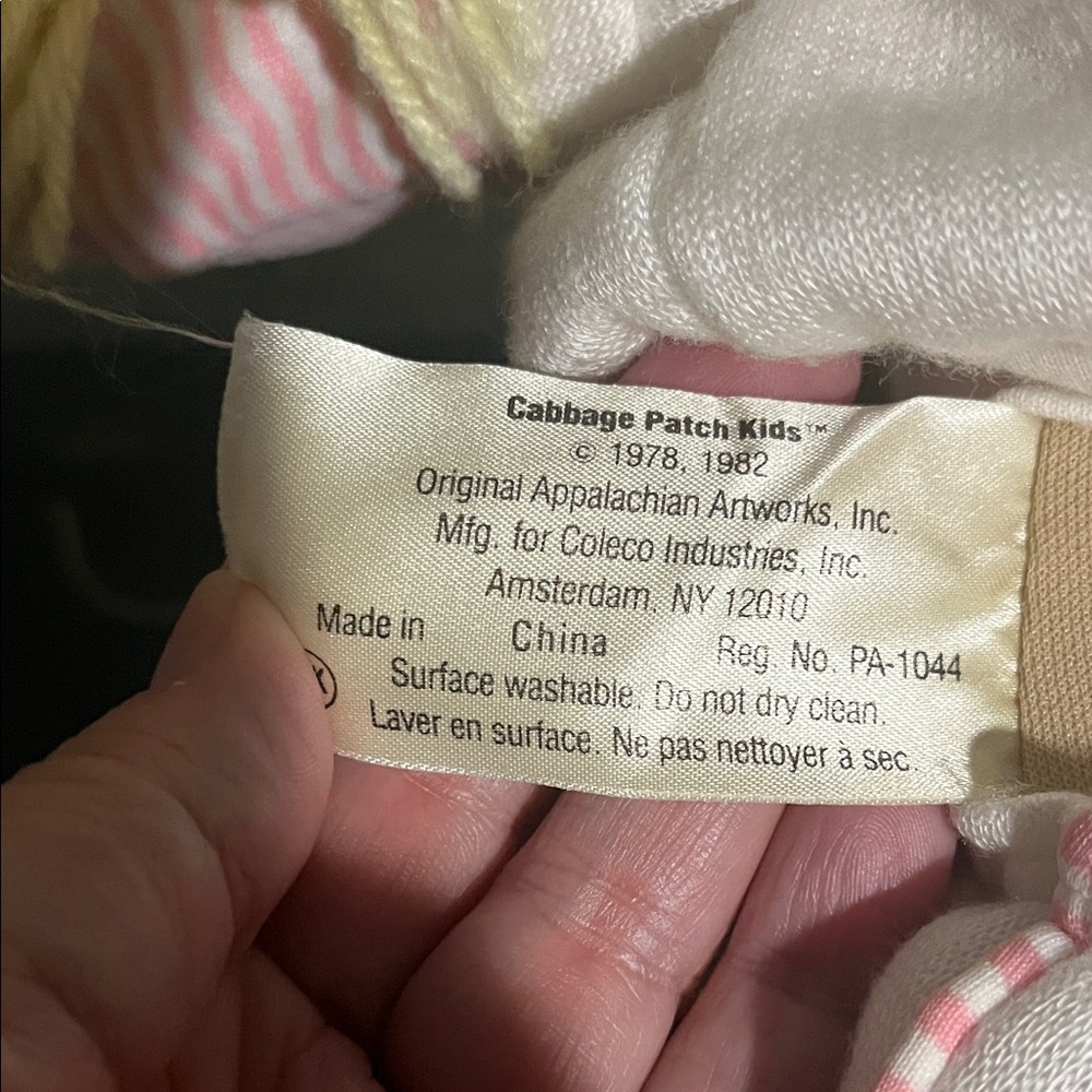 2 Cabbage Patch Kids Dolls with 5 extra sets of clothing - Picture 5 of 16